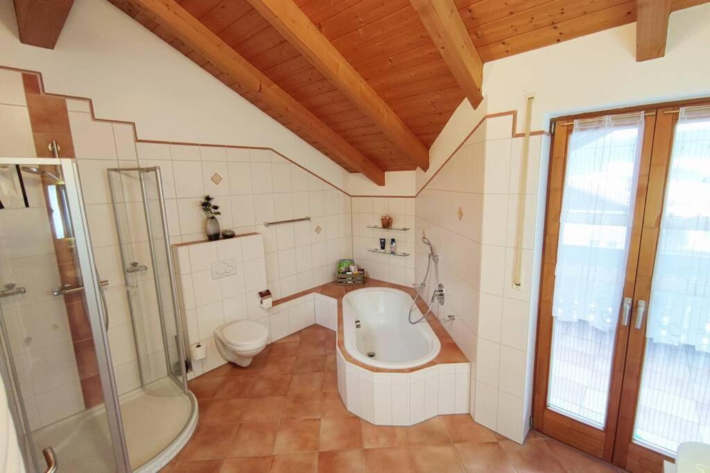 Judith'S Homestay Oneboredbar Regen Kültér fotó